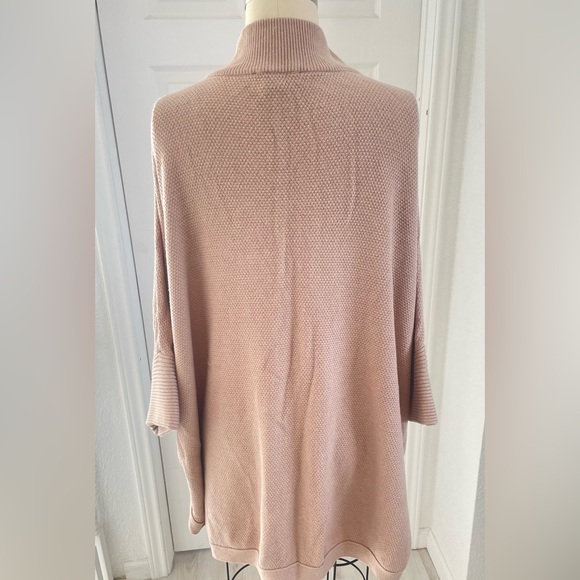 White House black market, tan/beige Sweater with Pockets. - Picture 7 of 13